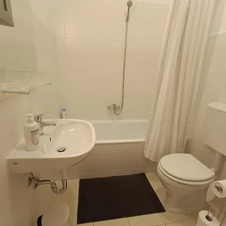 Baratsagos, Csendes, Napfenyes Lakas. Lägenhet Budapest