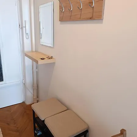 Baratsagos, Csendes, Napfenyes Lakas. Budapest