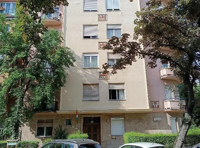 Baratsagos, Csendes, Napfenyes Lakas. * Будапешт