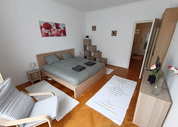 Apartamento Barátságos, Csendes, Napfényes Lakás. Budapeste
