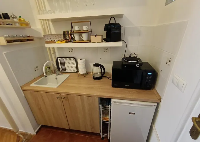 Apartman Barátságos, Csendes, Napfényes Lakás.